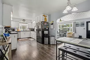 513 N Douglas Ave, Three Rivers, MI 49093 - Photo 7