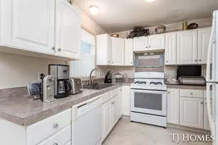 3519 Breezewood Dr SE, Kentwood, MI 49512 - Photo 11