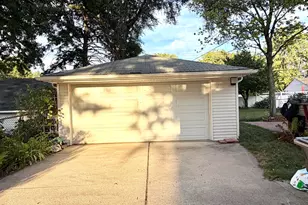 9062 Woodring St, Livonia, MI 48150 - Photo 11