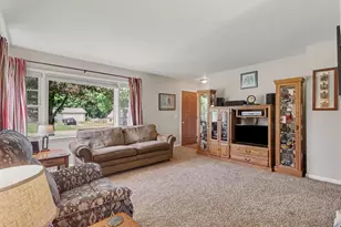 548 N Linden St, Marshall, MI 49068 - Photo 5