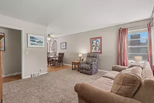 548 N Linden St, Marshall, MI 49068 - Photo 3