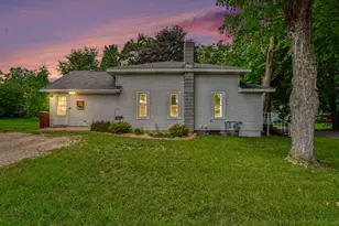 326 Beech St, Freeport, MI 49325 - Photo 3