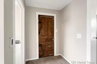 900 Fountain St NE, Grand Rapids, MI 49503 - Photo 17