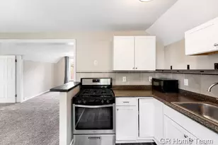 900 Fountain St NE, Grand Rapids, MI 49503 - Photo 9
