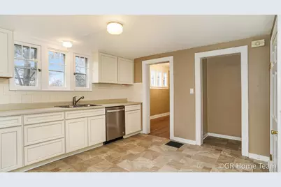 900 Fountain Street NE, Grand Rapids, MI 49503 - Photo 7