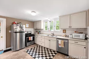 900 Fountain St NE, Grand Rapids, MI 49503 - Photo 21