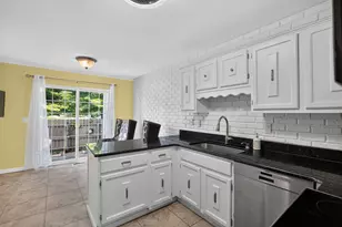 1285 Lamplighter Ln, Rochester Hills, MI 48306 - Photo 11