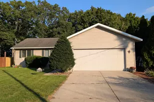2201 Oak Ave, Muskegon, MI 49445 - Photo 1