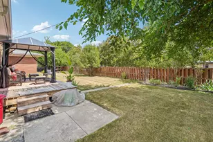22808 Greenview Rd, Southfield, MI 48075 - Photo 9