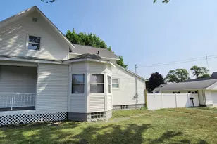 703 Hopkins St, Manistee, MI 49660 - Photo 37