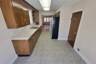 703 Hopkins St, Manistee, MI 49660 - Photo 5