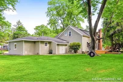 379 S Lake Avenue, Spring Lake, MI 49456 - Photo 9