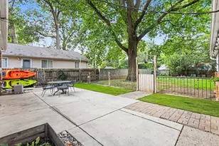 3620 Fort Dr, Waterford, MI 48328 - Photo 23