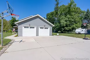 939 S Mears Ave, Whitehall, MI 49461 - Photo 5