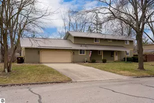 1410 E Bennett Ave, Mount Pleasant, MI 48858 - Photo 1