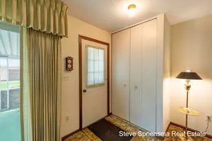 627 Carriage Ln, Jenison, MI 49428 - Photo 5