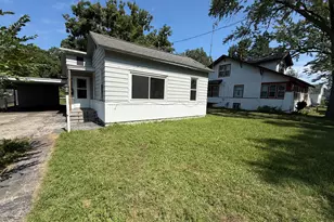 758 Oak Ave, Muskegon, MI 49442 - Photo 1
