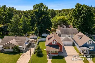 317 W Montcalm St, Greenville, MI 48838 - Photo 9