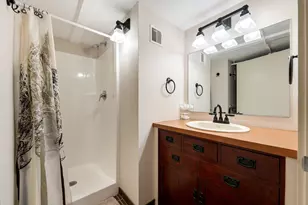 600 Broadway Ave NW, Grand Rapids, MI 49504 - Photo 21