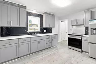 785 McGuigan Ave, Benton Harbor, MI 49022 - Photo 9