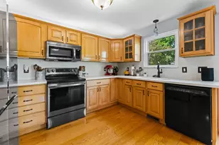 7490 Ledgewood Dr, Fenton, MI 48430 - Photo 9