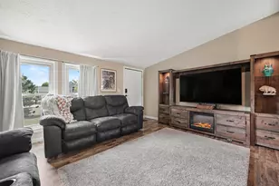 611 Locust St, Howard City, MI 49329 - Photo 3