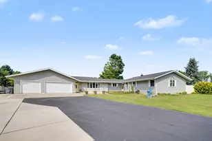 12996 Bayview Dr, Vicksburg, MI 49097 - Photo 1