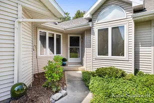 2116 Shetland Dr NE, Grand Rapids, MI 49505 - Photo 5