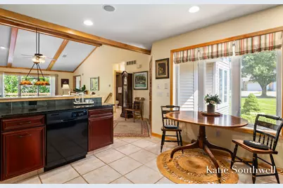 2116 Shetland Drive NE, Grand Rapids, MI 49505 - Photo 15