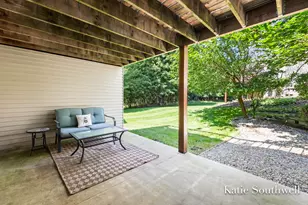 2116 Shetland Dr NE, Grand Rapids, MI 49505 - Photo 29