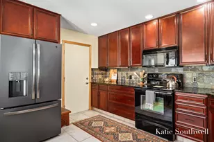2116 Shetland Dr NE, Grand Rapids, MI 49505 - Photo 13