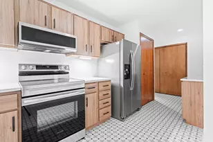 10 Oxford Ct, Dearborn, MI 48124 - Photo 13