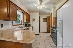 7556 Terrace Ln, Jenison, MI 49428 - Photo 7