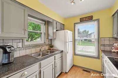 3250 Oxford Drive SE, Kentwood, MI 49512 - Photo 5