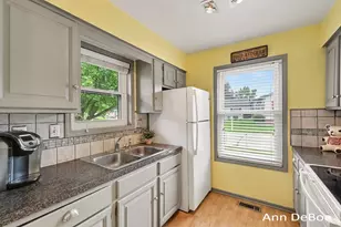3250 Oxford Dr SE, Kentwood, MI 49512 - Photo 5