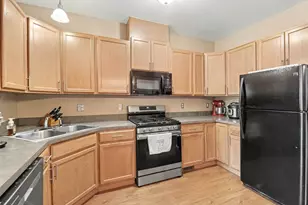 659 Vinewood St, Wyandotte, MI 48192 - Photo 7