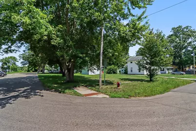 303 E State Street, Vicksburg, MI 49097 - Photo 3