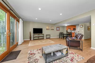 605 Watersedge Drive, Ann Arbor, MI 48105 - Photo 9