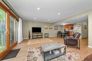605 Watersedge Dr, Ann Arbor, MI 48105 - Photo 9