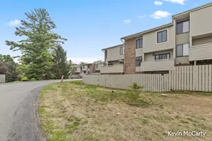 6247 Acropolis Dr SE, Grand Rapids, MI 49546 - Photo 27