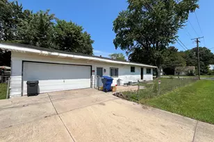 1055 Maynard Dr, Benton Harbor, MI 49022 - Photo 1