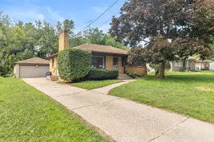 2855 Gerald Ave NE, Grand Rapids, MI 49505 - Photo 1