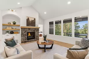 3126 Red Oak Dr, Saugatuck, MI 49453 - Photo 5