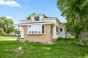 217 N Franklin St, Zeeland, MI 49464 - Photo 3