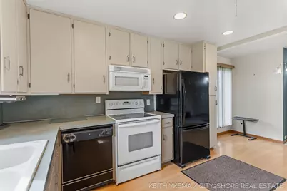 217 N Franklin Street, Zeeland, MI 49464 - Photo 9