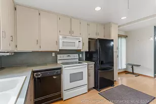 217 N Franklin St, Zeeland, MI 49464 - Photo 9