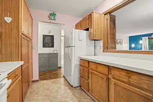 692 Pineway Dr, Norton Shores, MI 49441 - Photo 5