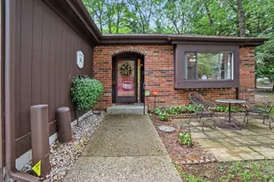 692 Pineway Dr, Norton Shores, MI 49441 - Photo 3
