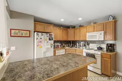 3042 W Crystal Waters Drive #6, Holland, MI 49424 - Photo 7
