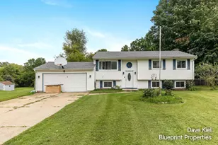 131 Manor Dr, Middleville, MI 49333 - Photo 1